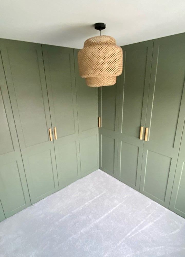 White fitted wardrobe with double-panel Plain Shaker doors