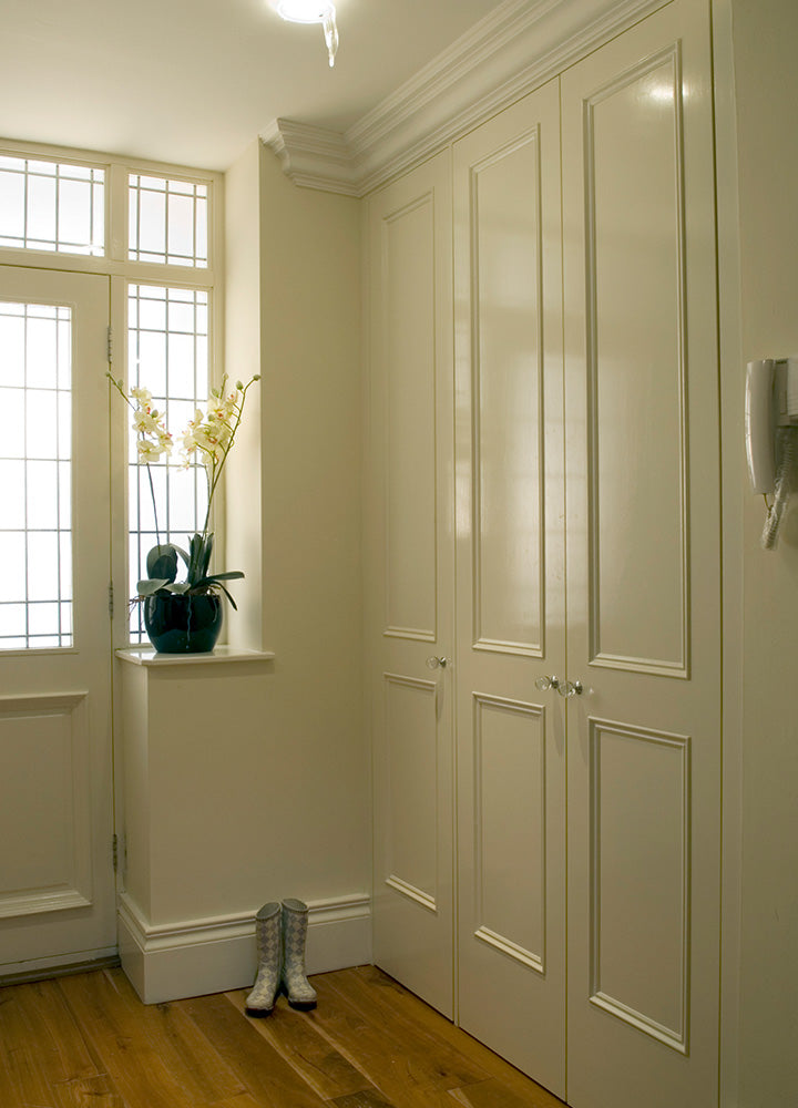 Cream freestanding customer cabinet with Plain Shaker doors and drawers